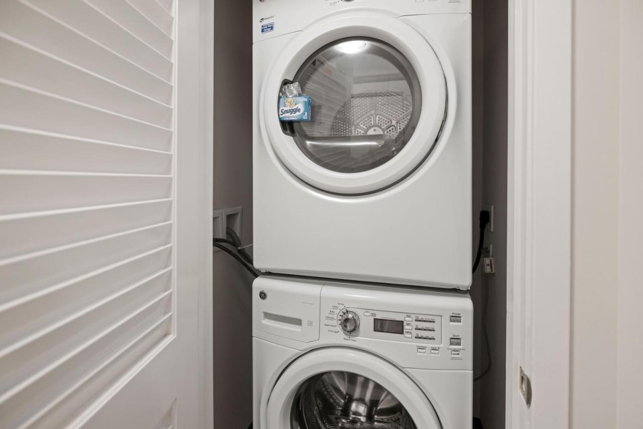 Placemakr Premier SoBro Nashville Exterior foto A stackable washer and dryer