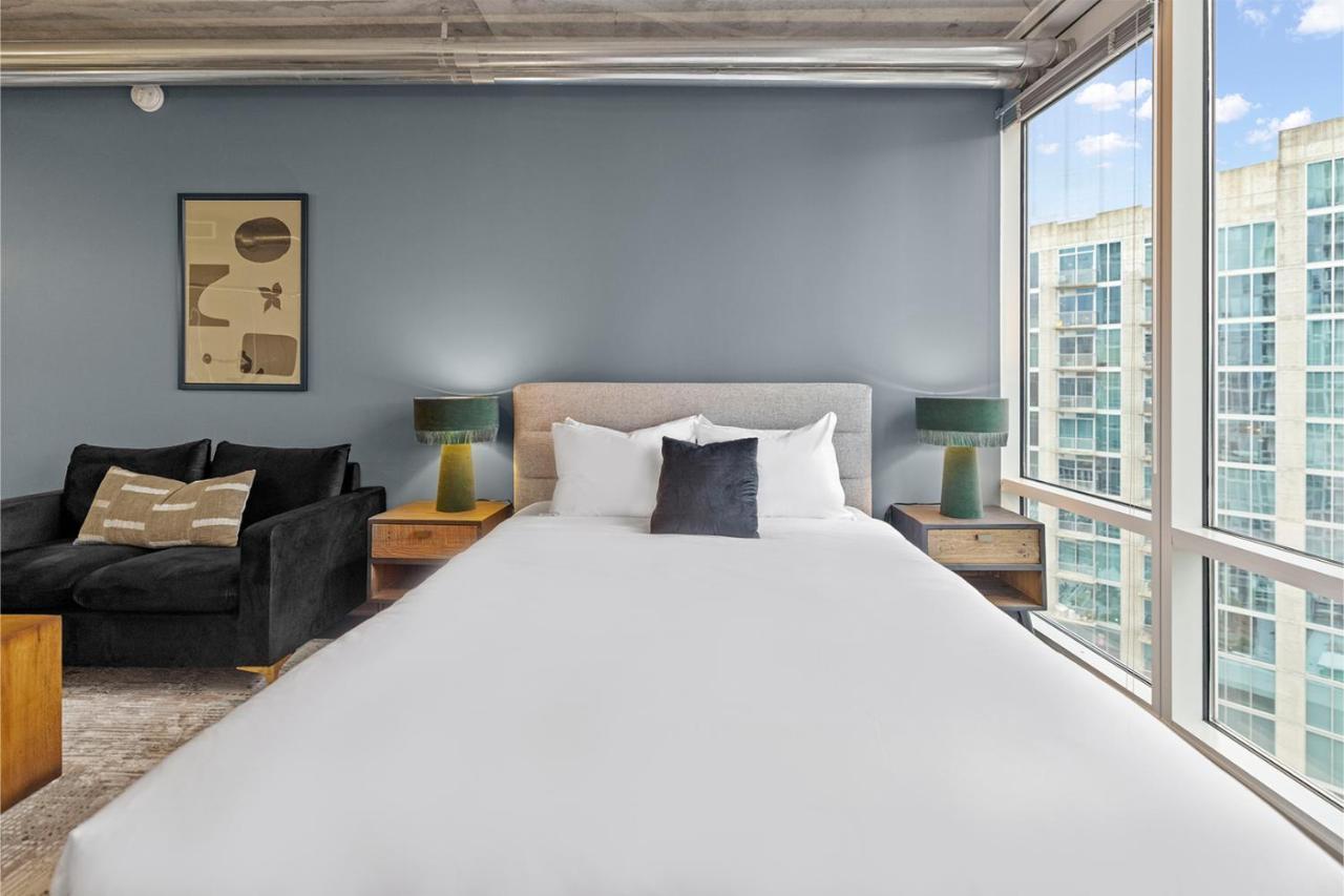 Placemakr Premier SoBro Nashville Exterior foto A bedroom at the Hilton Anatole