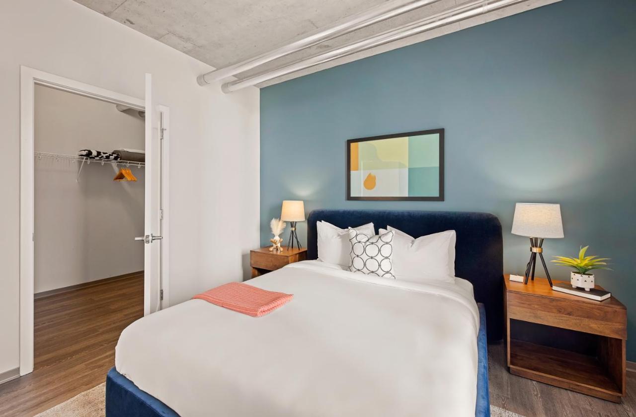 Placemakr Premier SoBro Nashville Exterior foto A bedroom at the Hotel Valencia