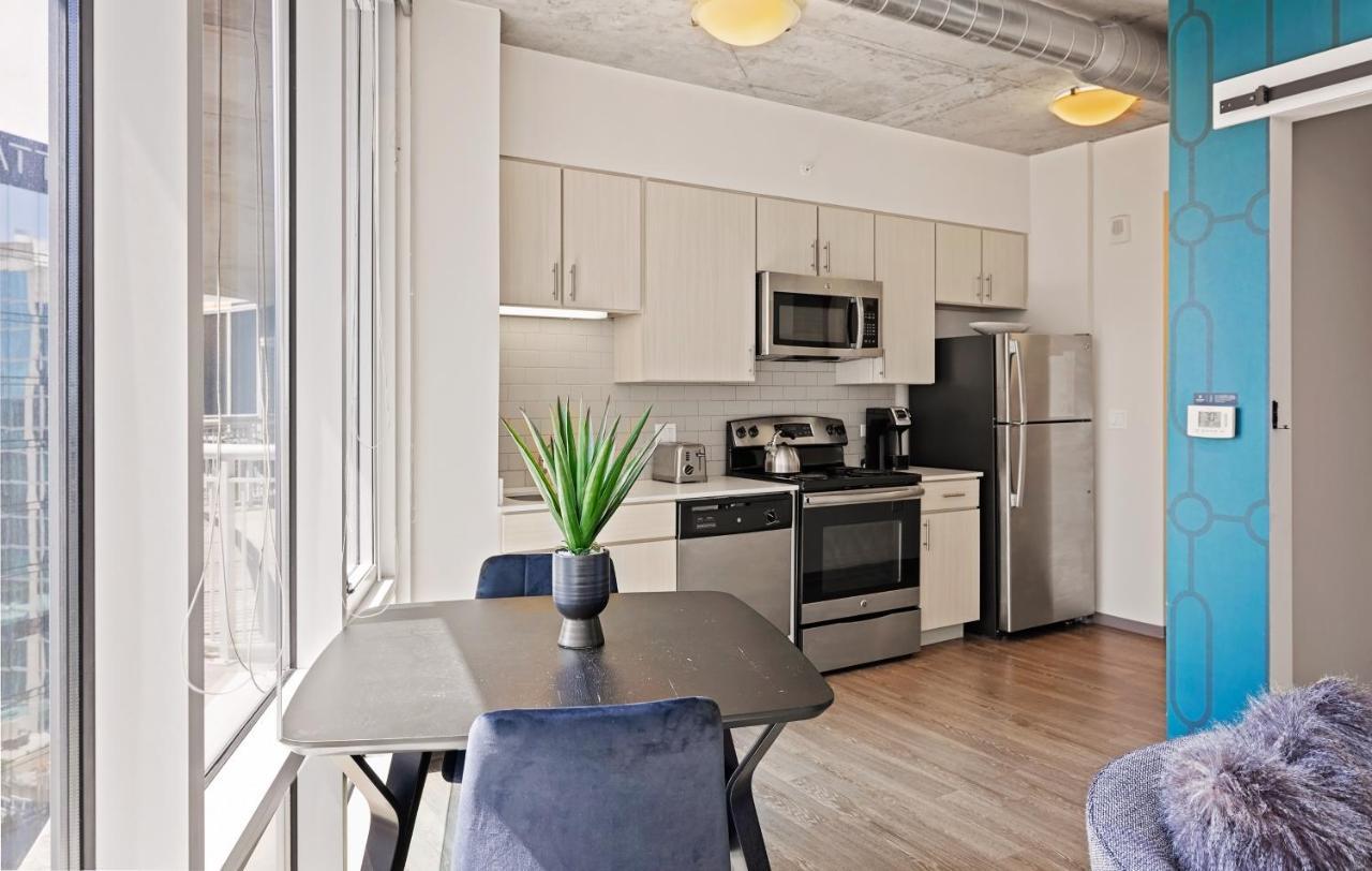 Placemakr Premier SoBro Nashville Exterior foto A kitchen in a typical apartment