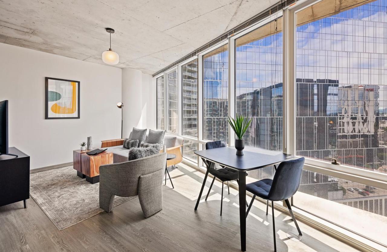 Placemakr Premier SoBro Nashville Exterior foto A staged apartment