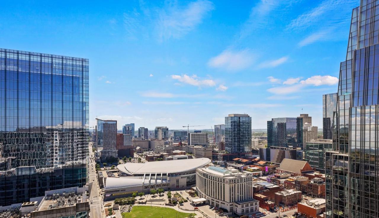 Placemakr Premier SoBro Nashville Exterior foto View of the West End from the 2018-completed residential tower