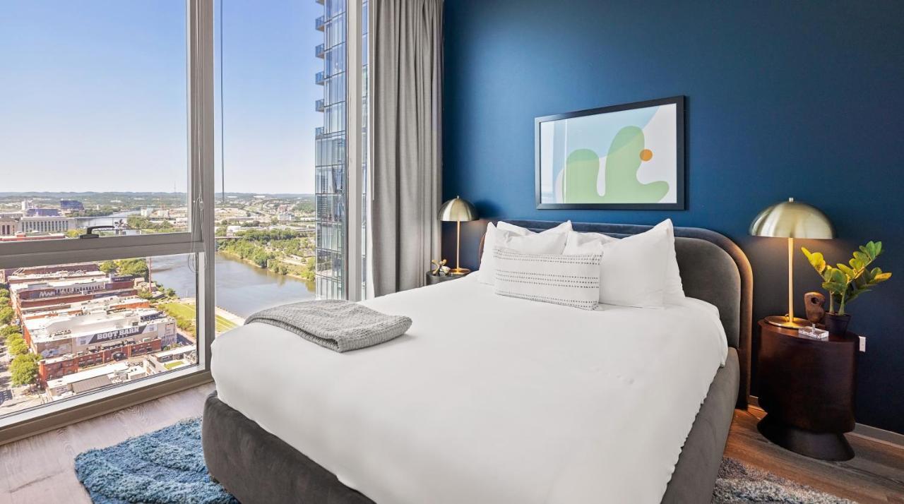 Placemakr Premier SoBro Nashville Exterior foto A bedroom at the River Hotel