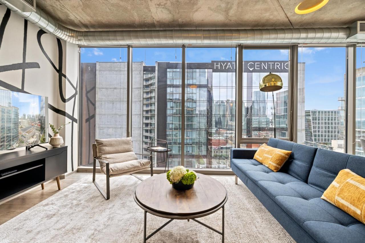 Placemakr Premier SoBro Nashville Exterior foto A staged living room