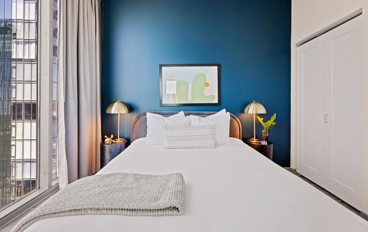 Placemakr Premier SoBro Nashville Exterior foto A bedroom at the Hotel Commonwealth
