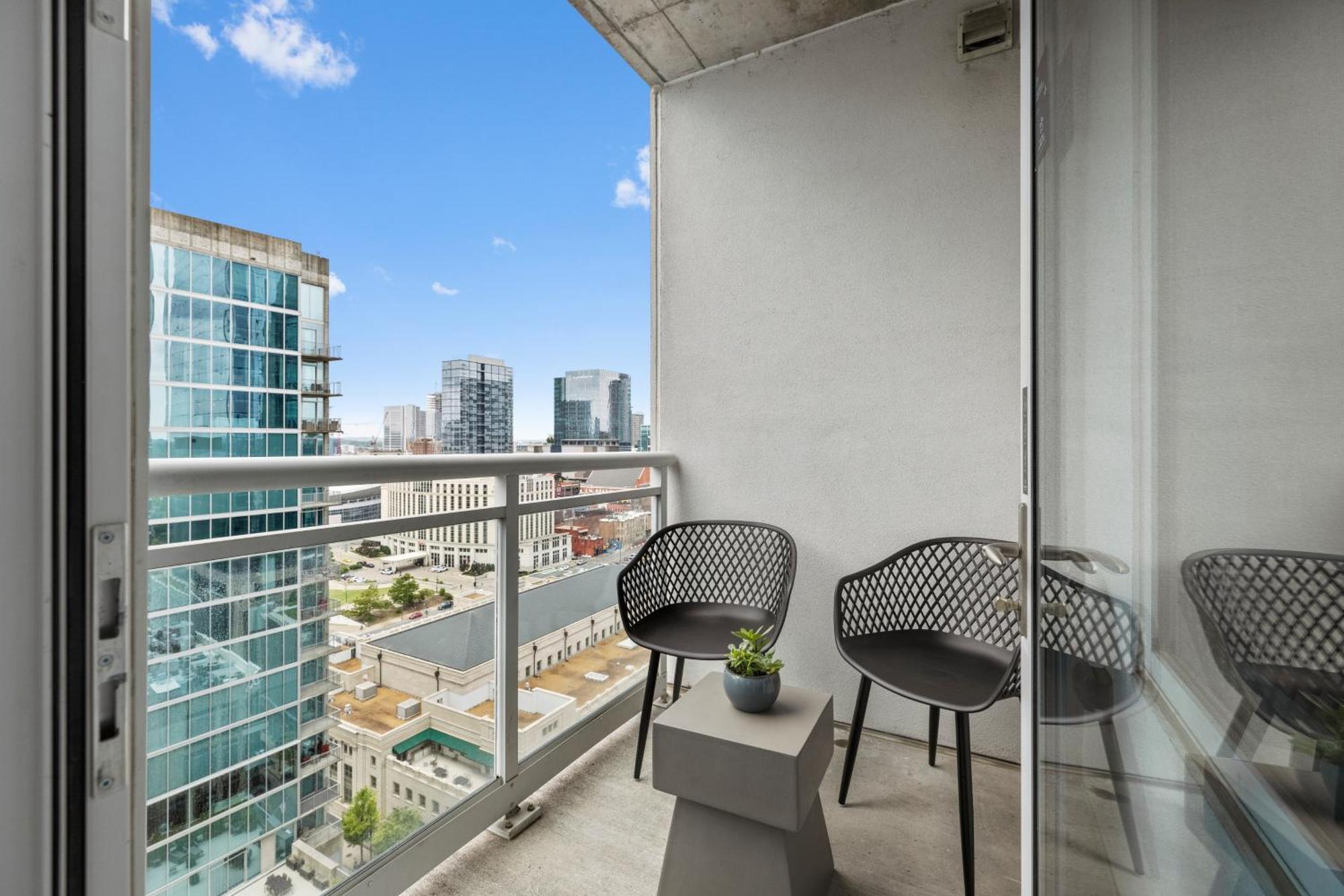 Placemakr Premier SoBro Nashville Exterior foto Balcony