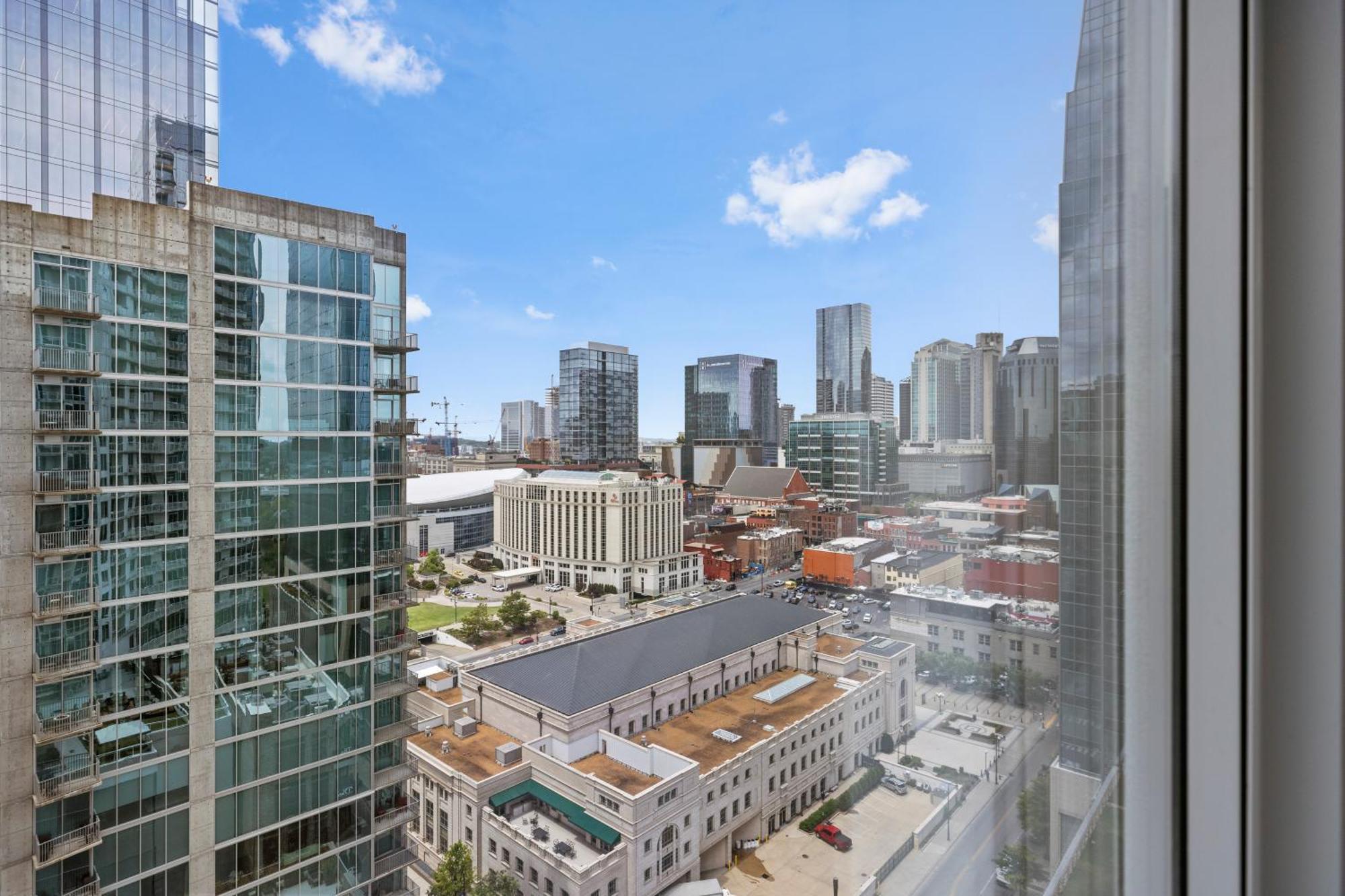 Placemakr Premier SoBro Nashville Exterior foto View from a window of the building