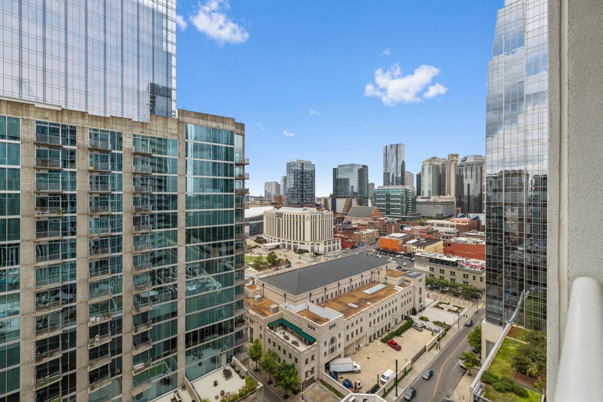 Placemakr Premier SoBro Nashville Exterior foto View from the 10th floor of the building